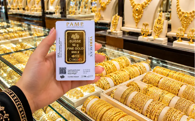 50g PAMP fine gold bar with gold jewellery in Ajman Gold Market.
